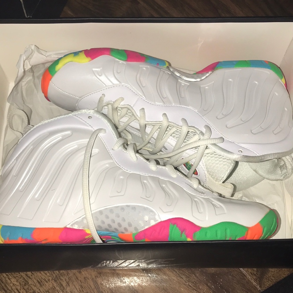 White foam posite